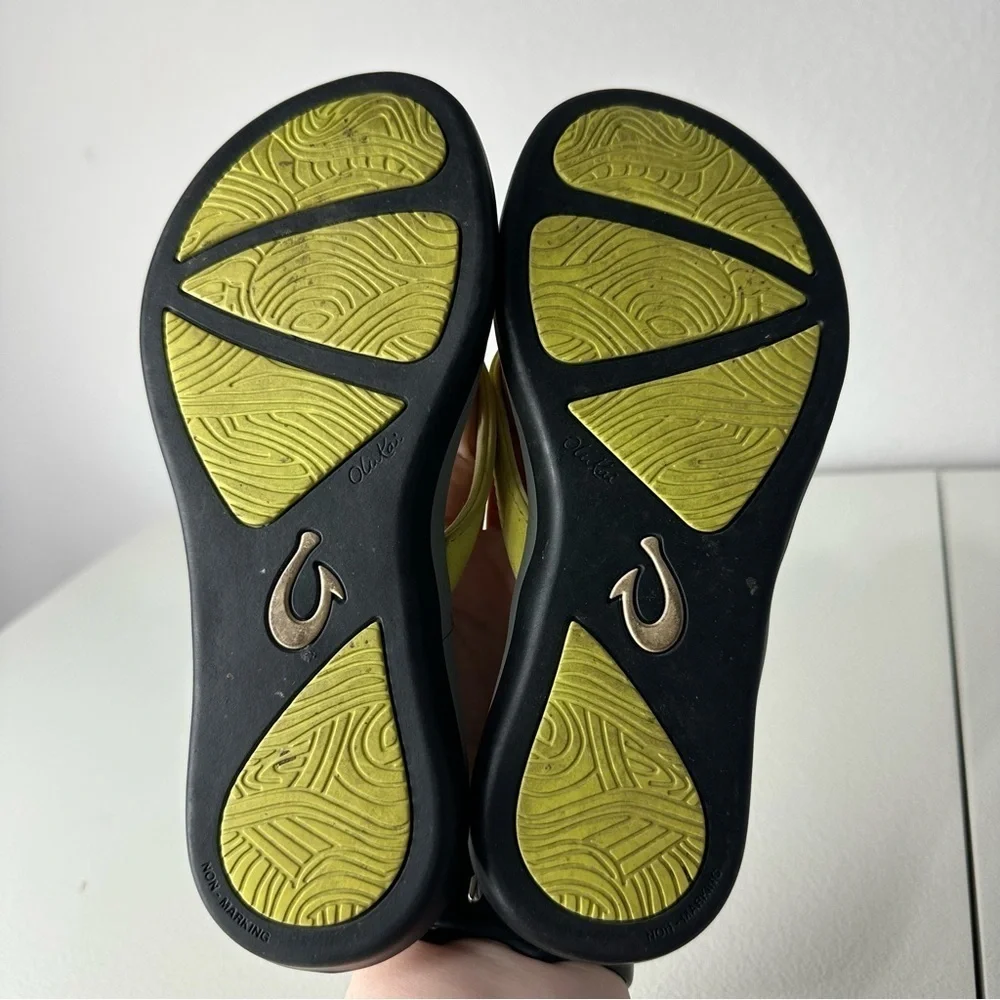 OluKai Girls Yellow Gray Black Ho’opio Thong Summer Outdoor Sandals Flip Flops 3